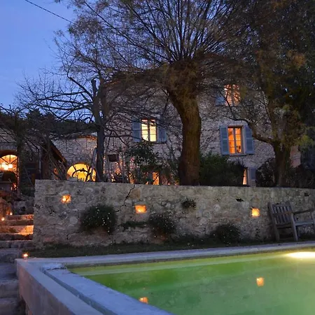 Les Rosees 4*