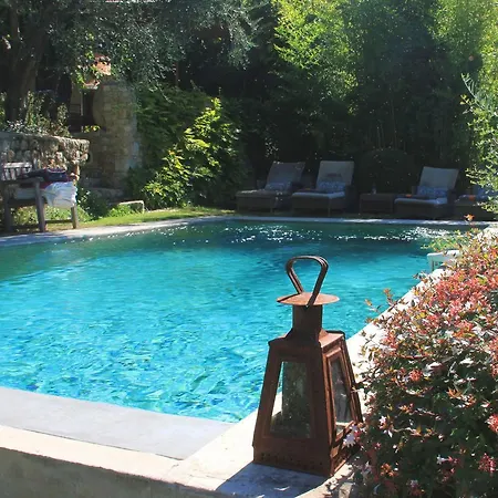 Les Rosees 4*